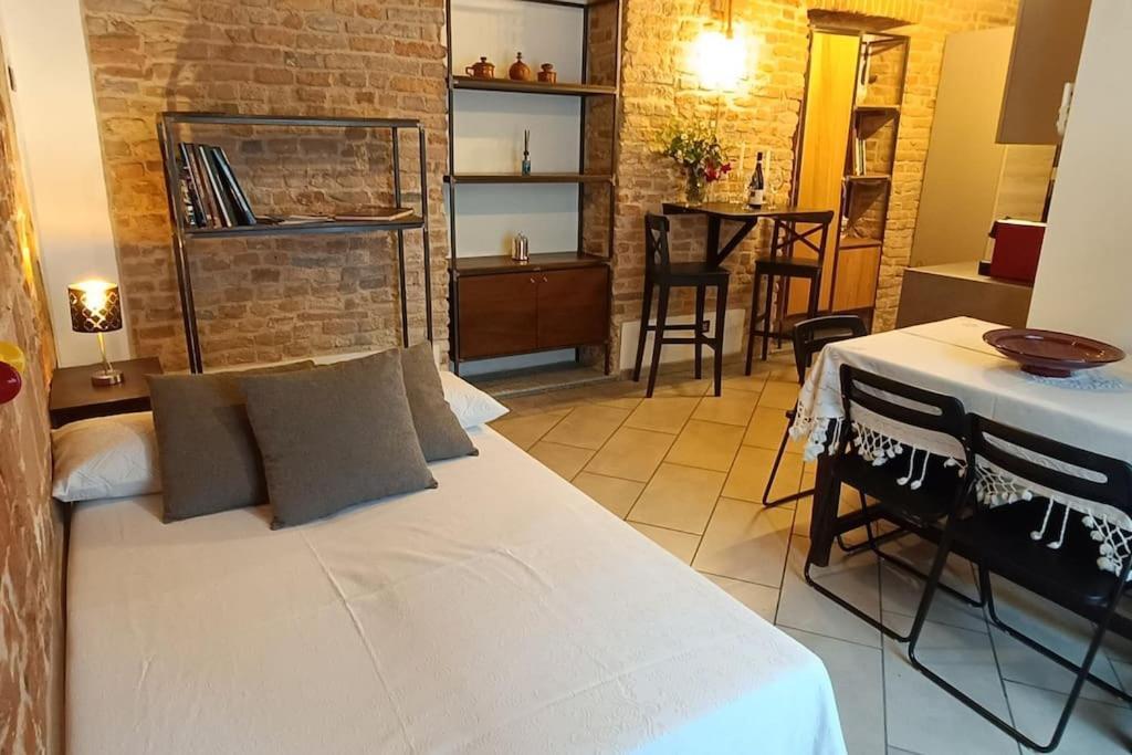 Piazza Statuto-Appartamento Tra Le Mura A-C E Wi-Fi Asti Eksteriør bilde